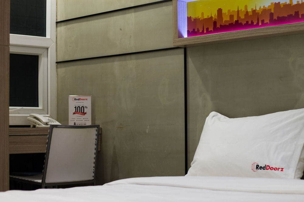 Reddoorz Plus @ Setiabudi Eight Jakarta Exterior foto