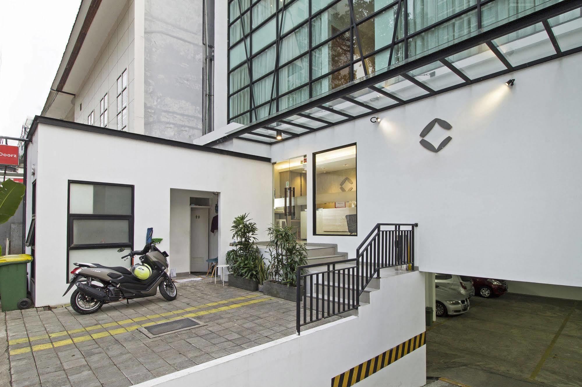 Reddoorz Plus @ Setiabudi Eight Jakarta Exterior foto