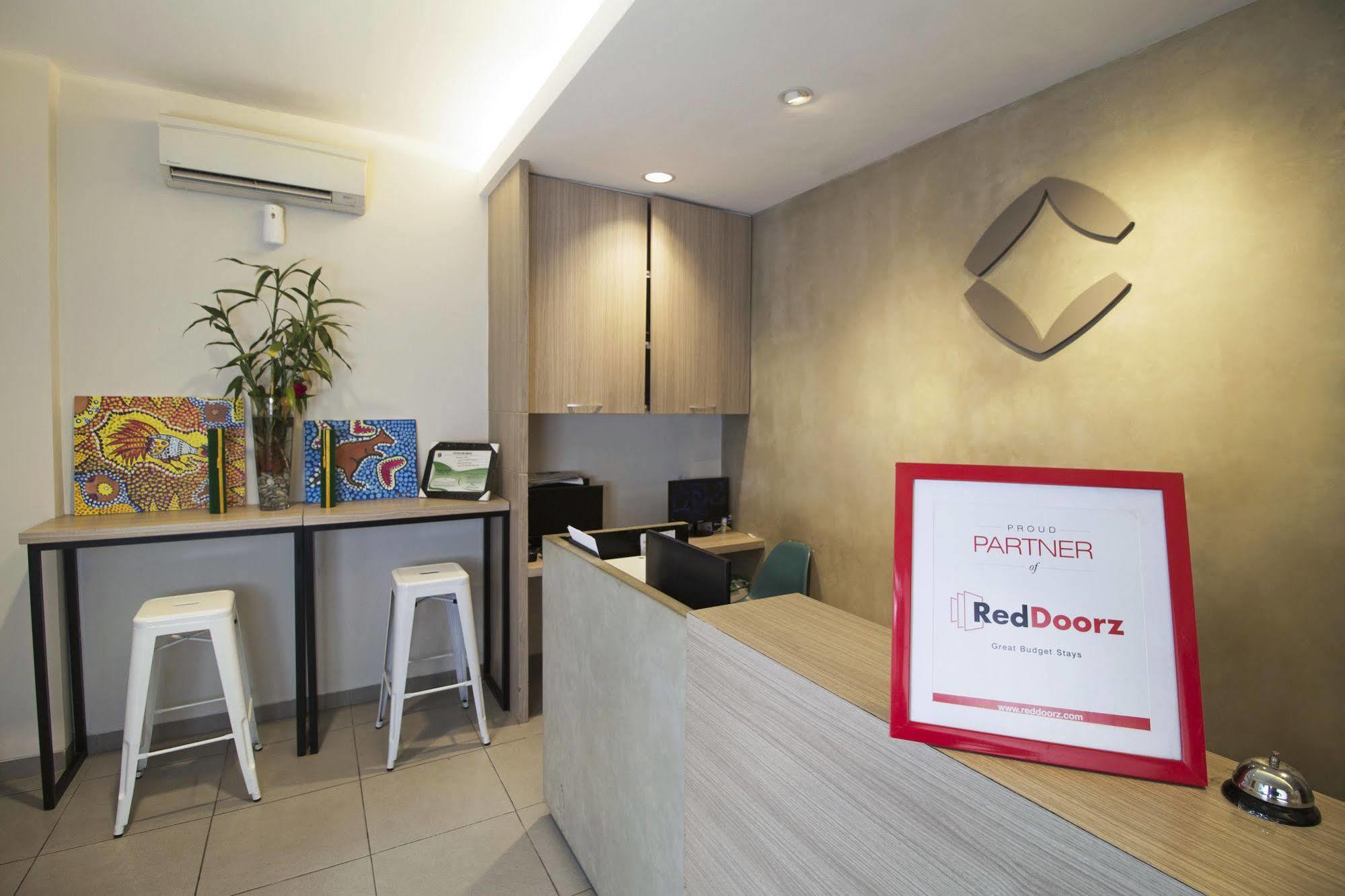 Reddoorz Plus @ Setiabudi Eight Jakarta Exterior foto