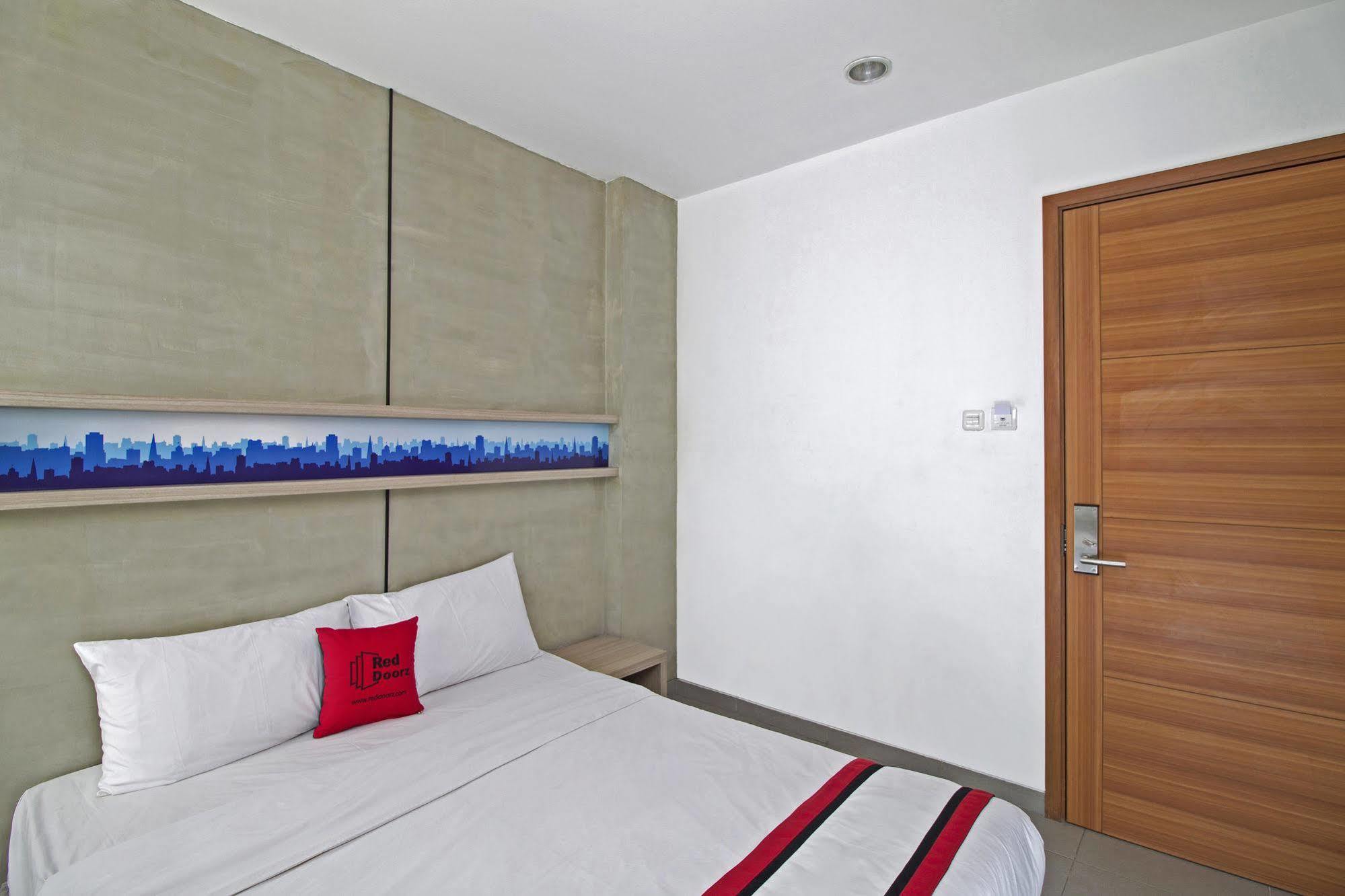 Reddoorz Plus @ Setiabudi Eight Jakarta Exterior foto