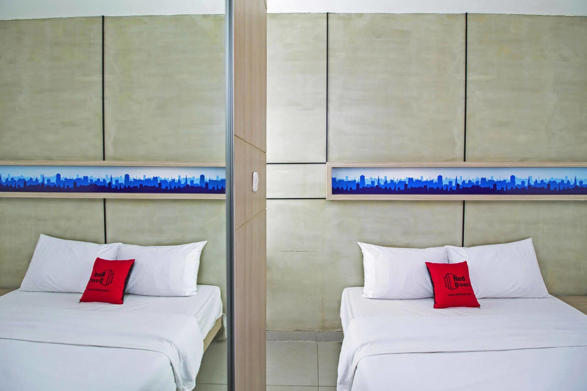 Reddoorz Plus @ Setiabudi Eight Jakarta Exterior foto